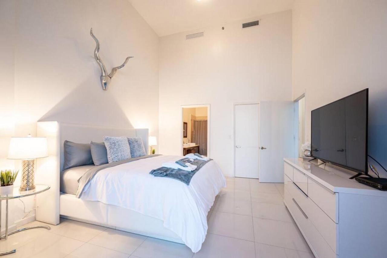 Beautiful One Bedroom Condo 16Ft Ceilings At The W Miami Extérieur photo